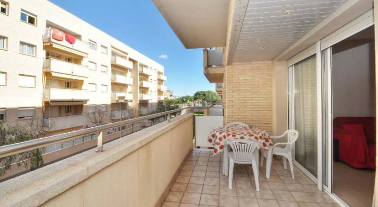 Apartment with patio, garden & pool — photo 5