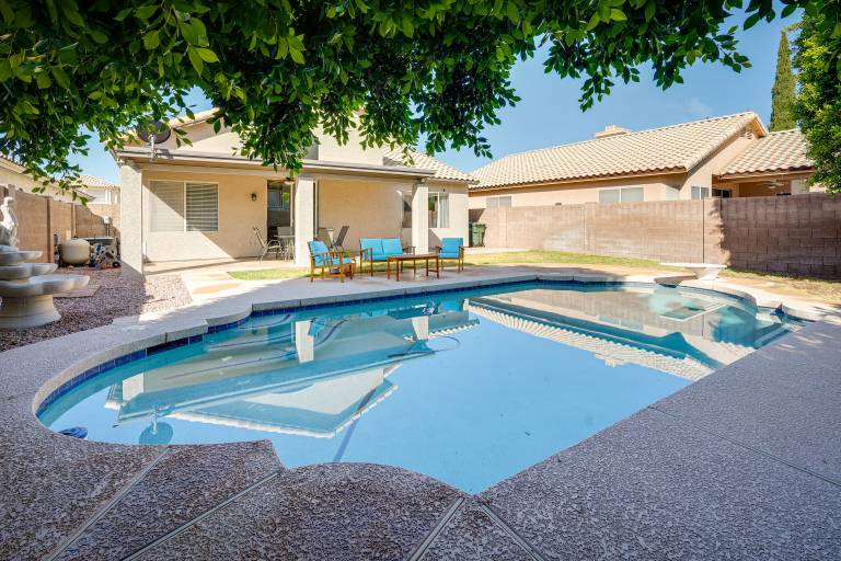 Phoenix Home w Private Pool 16 Mi to Downtown