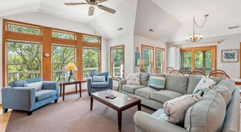 House with hot tub & pool | Pets are welcome — photo 2