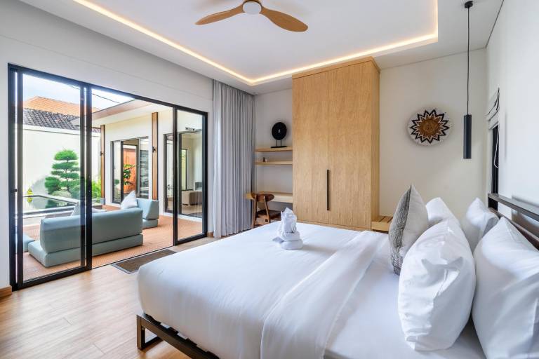 Villa with terrace, yard & private pool | Suitable for remote work | Pet-friendly — photo 2