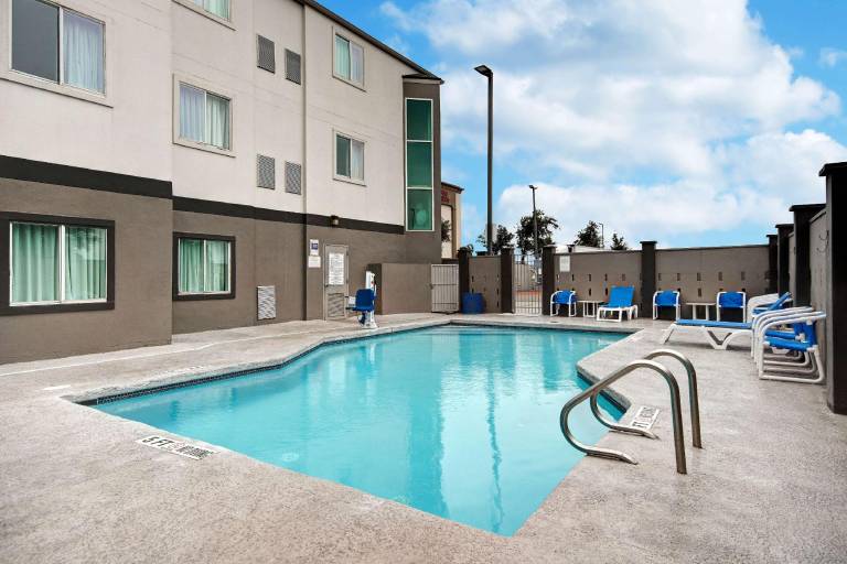 Motel 6 Pharr, TX — photo 2