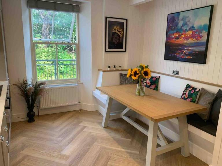 Spacious luxury dog friendly home. Bowness centre in Windermere