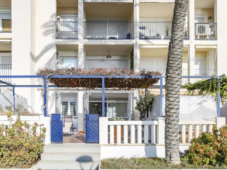Fully equipped rental apartment with pool, terrace & yard | Sea view | Close to the beach | Pet-friendly — photo 2