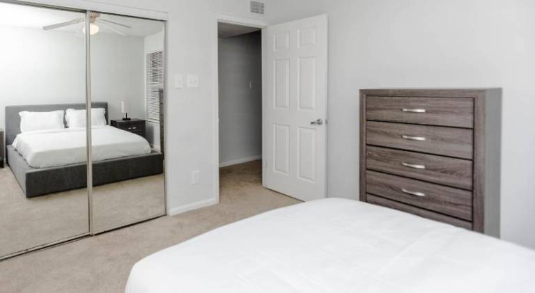 Apartment with pool | Pets allowed in Hampton, VA