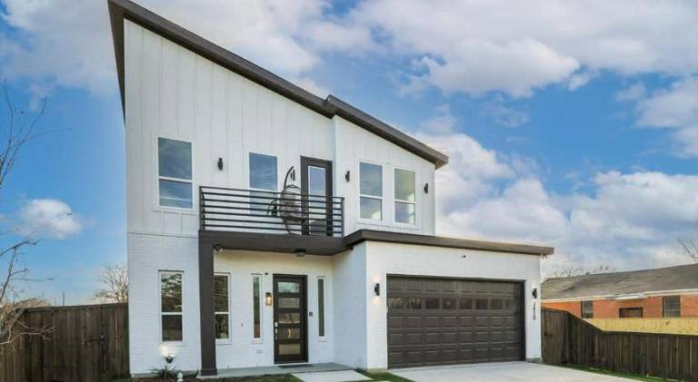 Fully equipped vacation home with garden | Pets allowed in Dallas, TX