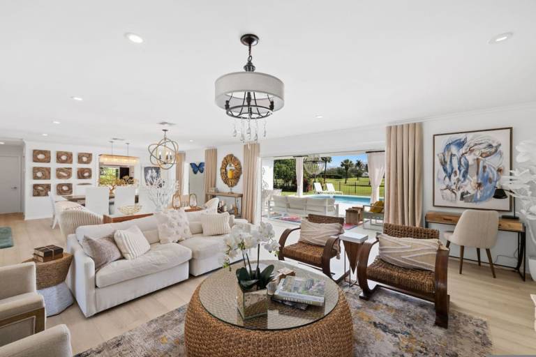 Luxury Beach House with a View — photo 5