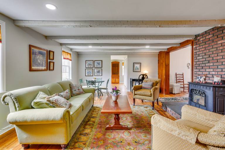 Historic Farmhouse in Layton w Deck