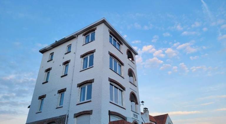 Holiday apartment with 4 rooms for 10 persons in De Panne