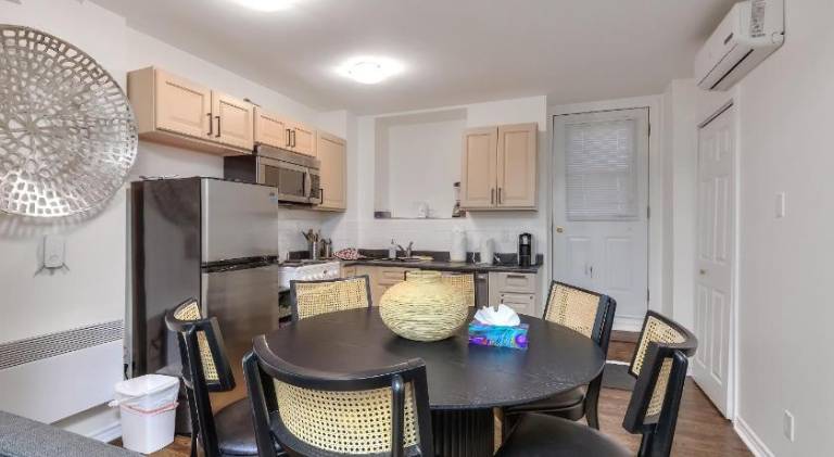 Apartment | Close to Notre-Dame Basilica | Pets are welcome — photo 3