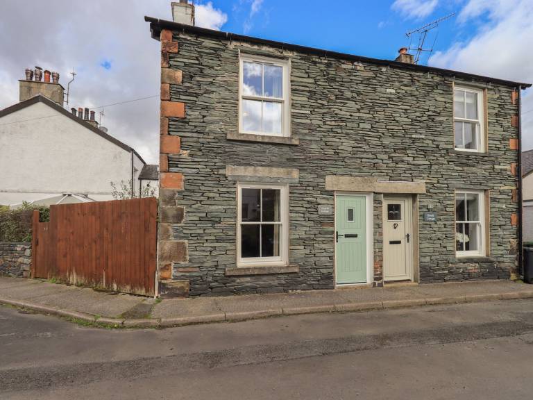 Cottage with yard in Keswick