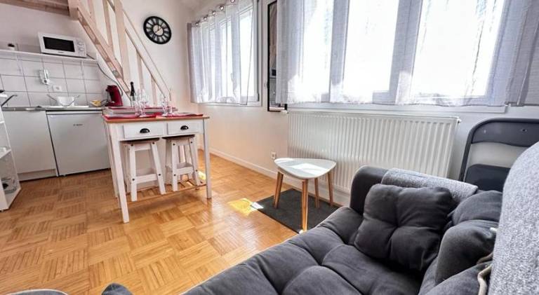 Apartment with 1 room for 4 persons in Reims