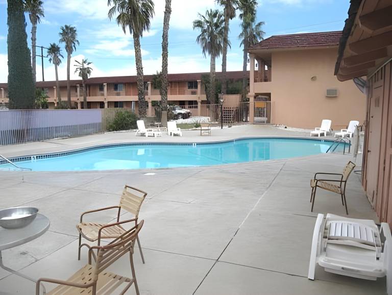 Economy Inn Barstow — photo 2