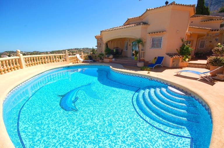 Family-friendly villa with garden, grill & terrace | City view | Pets are welcome — photo 2