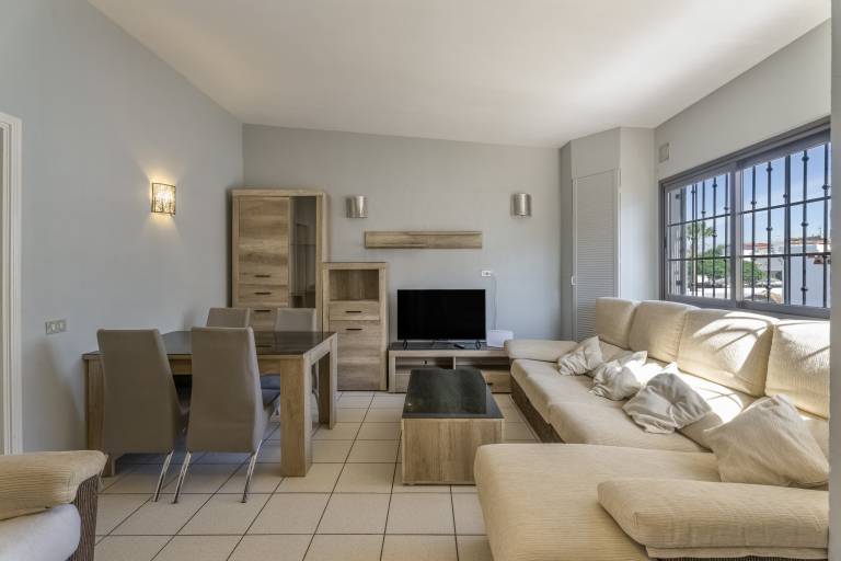 Rental apartment with terrace, yard & heated pool | Mountain view — photo 3