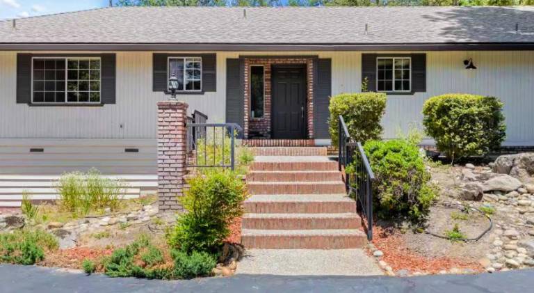 House with 3 rooms for 10 persons in Oakhurst, CA