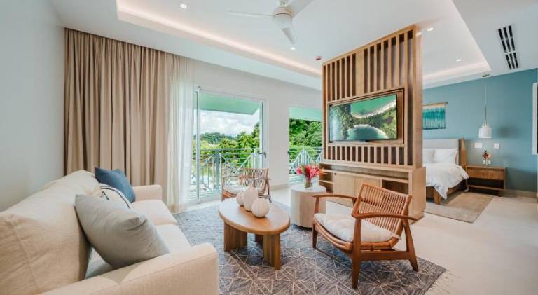 Serviced apartment with pool, terrace & garden — photo 2