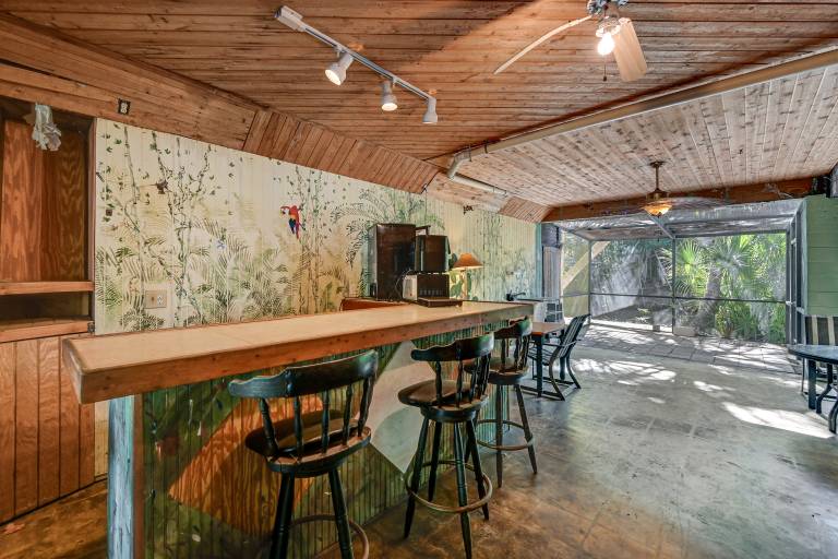 Tropical Vibes! Riverfront Bonita Springs Hideaway — photo 3