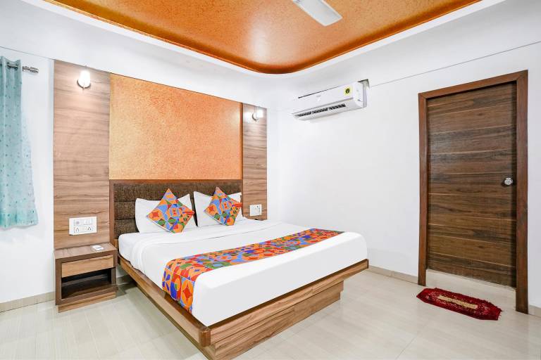 FabHotel Ratna Palace Stadium Cross Rd nr Sabarmati Motera