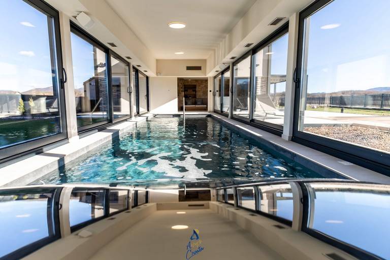 Luxury 3BR Mountain Spa Villa with Heated Pool — photo 3