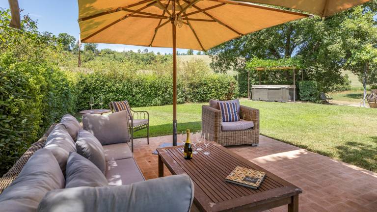 Child-friendly villa with BBQ, private pool & yard | Garden view | Dogs allowed — photo 3