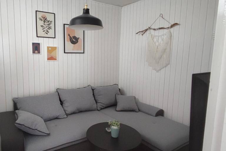 Stunning 2-Bed House in Jezera with Sea views — photo 3
