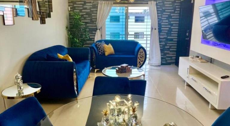 Luxury 5 Beds Penthouse - Private Jacuzzi & Karaoke Bar & Free Parking — photo 2