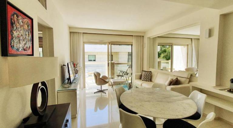 Rental apartment with pool in Herzliya