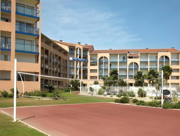 Serviced apartment with terrace, yard & pool | Next to the beach | Pet-friendly in Collioure