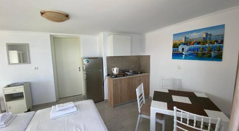 Rental apartment with patio — photo 4