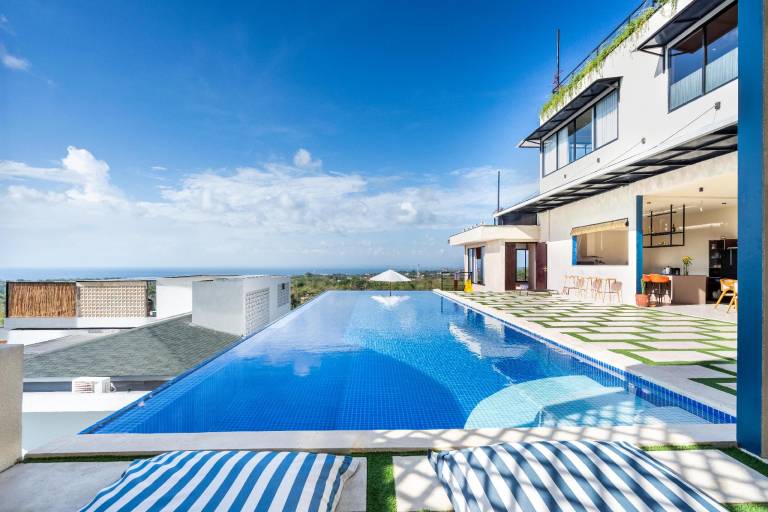 Vacation home with private pool, barbeque & garden | Perfect for remote work | Pets are welcome — photo 3