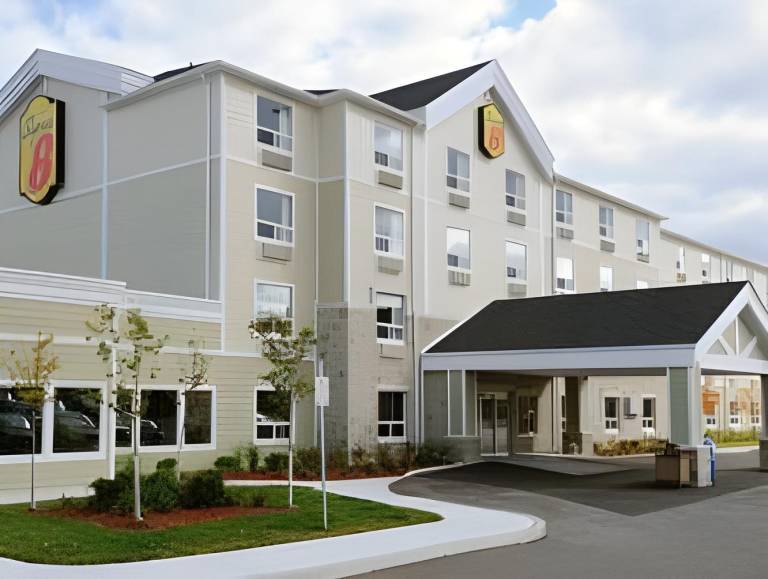 Super 8 By Wyndham Peterborough in Peterborough, ON