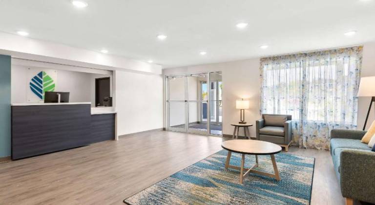WoodSpring Suites Savannah West Chatham Parkway — photo 2