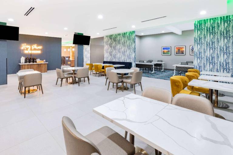 La Quinta Inn & Suites by Wyndham Pharr RGV Medical Center — photo 5