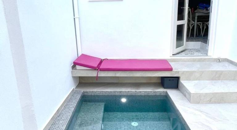 Beautiful apartment with private pool, patio & grill | Good for workation | Dogs allowed — photo 4