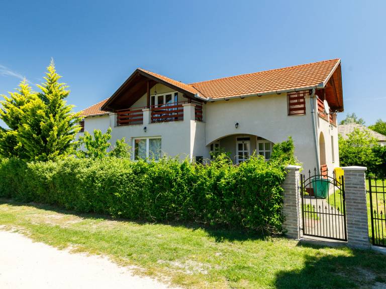 House Balatonfenyves