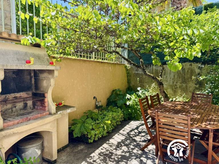 Gite with yard, grill & terrace — photo 2