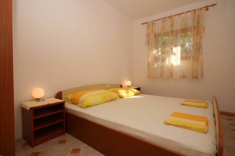 One bedroom apartment near beach Mandre, Pag (A-6518-b) — photo 2