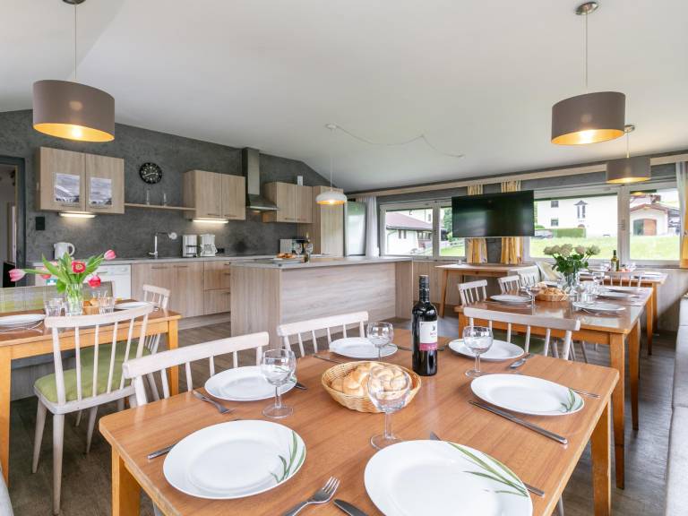 Vacation home with patio in Uderns