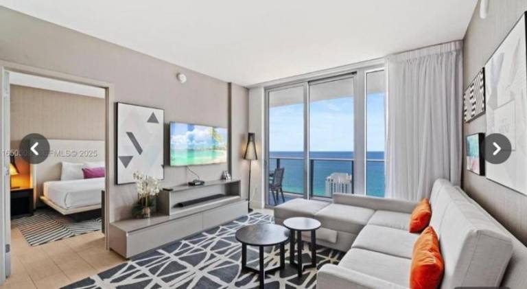 Holiday apartment with pool | Close to the beach | Pets allowed in Aventura, FL