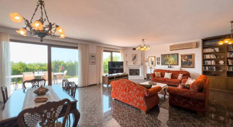 250 m&sup2; Ferienhaus