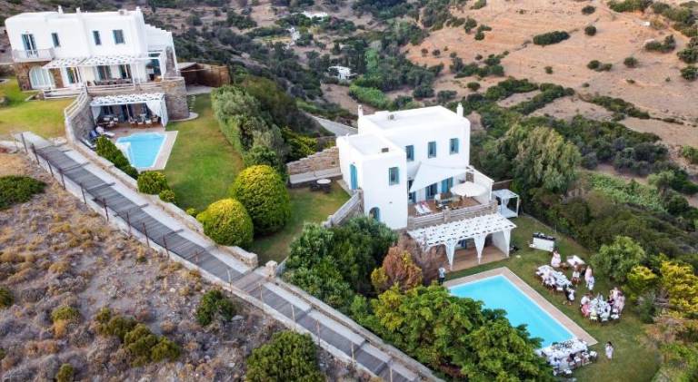 Villa with grill, yard & hot tub in Andros