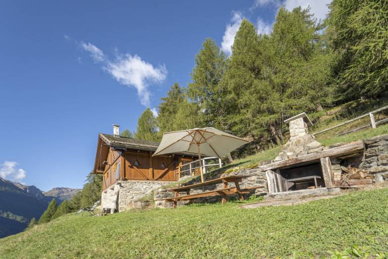 Family-friendly lovely chalet with BBQ & yard | Pet-friendly — photo 2
