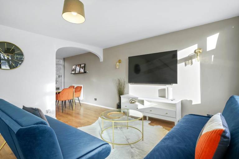 Fully equipped beautiful house with yard | Pets are welcome — photo 2