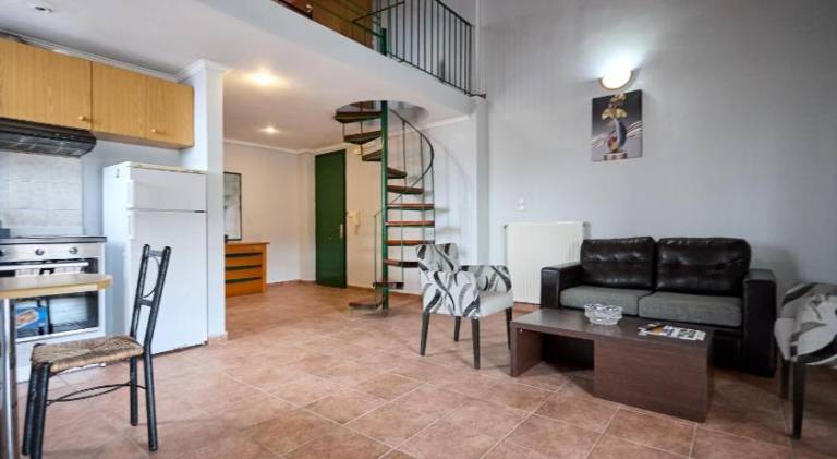 Holiday apartment with patio & yard — photo 3