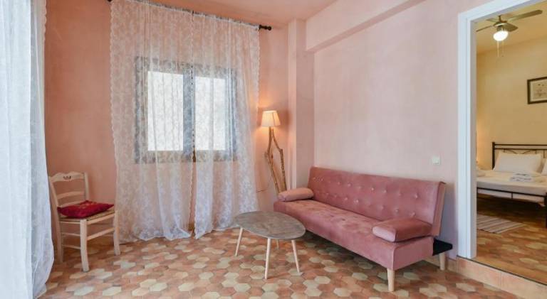 Charming serviced apartment with terrace & yard | Beach nearby | Pets are welcome — photo 3