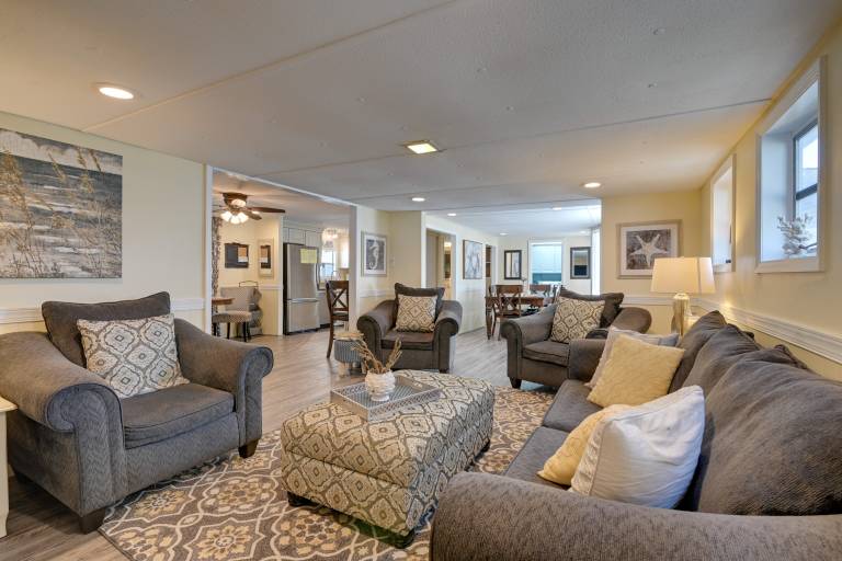 Walk to Ocean: Surfside Beach Home w/ Pool Access — photo 5