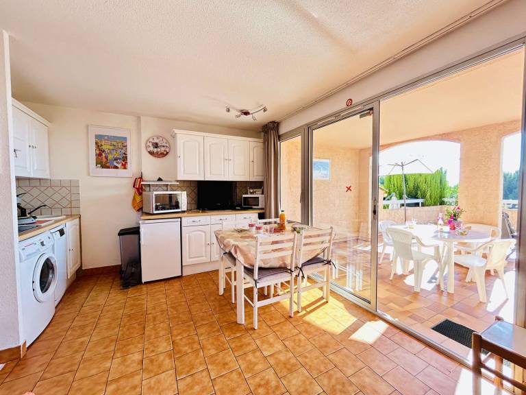 2-room apartment, sea view terrace, near beach — photo 5