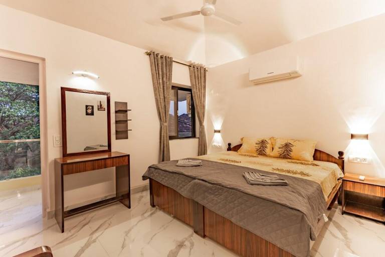 Modern 1BHK Condo W/S. Pool 3m. Walk To Beach — photo 2