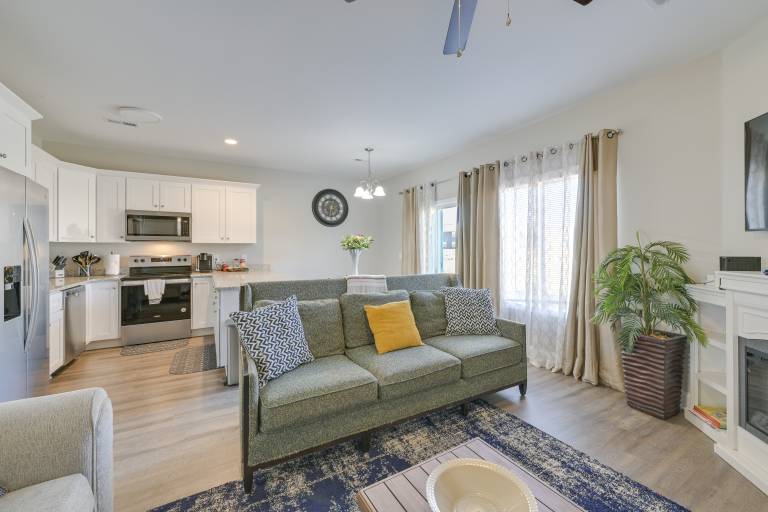 5 Mi to Charlotte Motor Speedway: Cozy Townhome — photo 5