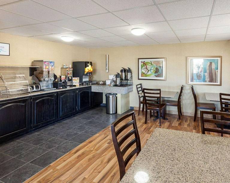 Rodeway Inn Lincoln West - University Area — photo 4